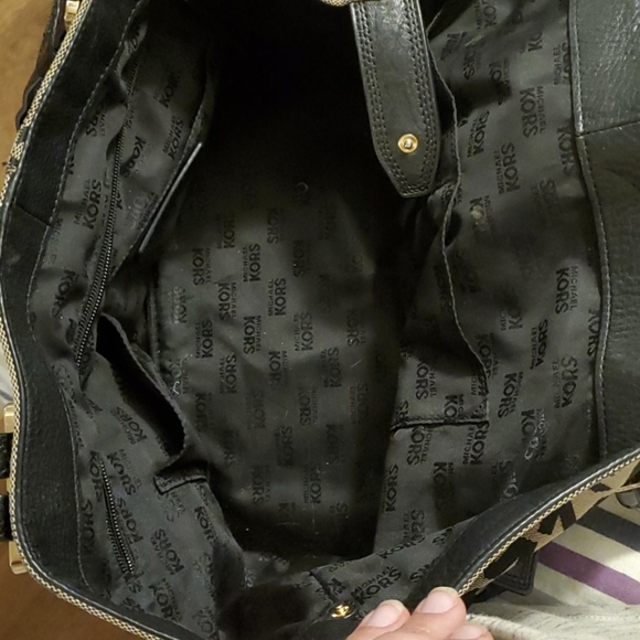 Large MK slouch purse - Picture 4 of 7